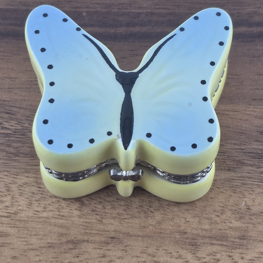 Small 2.5"‎ Porcelain Butterfly Trinket Box